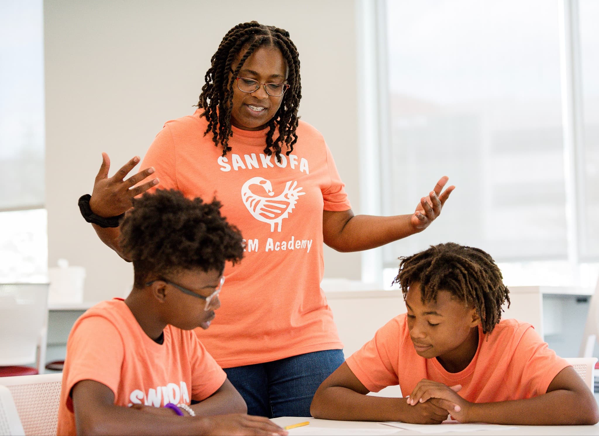 Keli Christopher instructing students on STEM Subjects